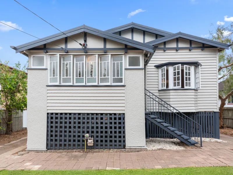 610SQM QUEENSLADER WITH POOL - INVEST, DEVELOP OR LIVE IN & ENJOY