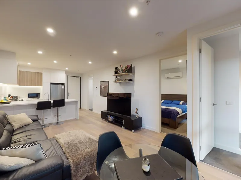 Tailored sophisticated is found in this ground floor apartment. Priced to sell at $610K to $620K.