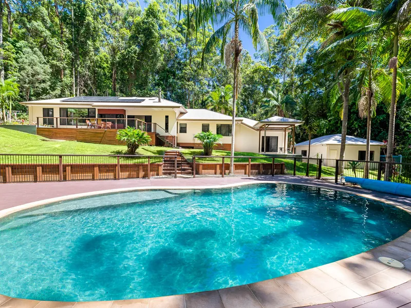 Luxury, Lifestyle, Location!