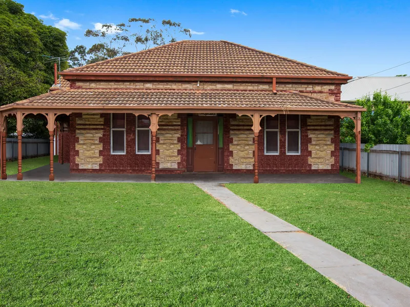 OVER 1240M2 APPROX OF TORRENS TITLED LAND - ZONED SUBURBAN BUSINESS!!