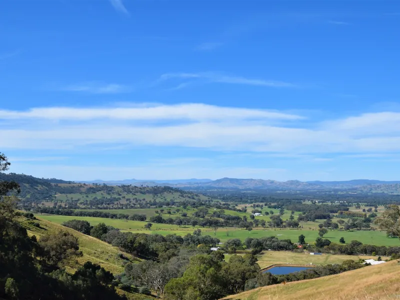 200 acres only a couple of km from Wodonga. Prime location. Amazing opportunity.