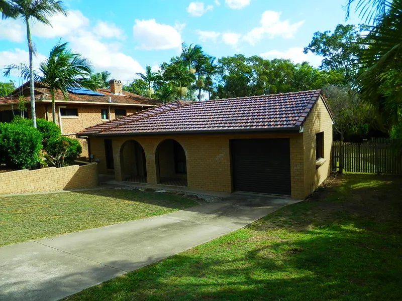 RIVERHILLS 4 BED 2 BATH - LARGE FENCED YARD. GREAT STREET.