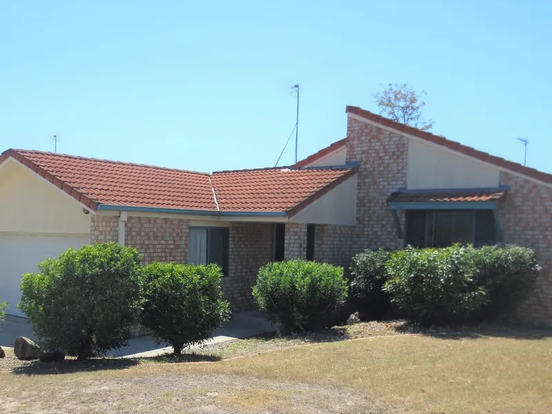 COMFORTABLE SPLIT LEVEL HOME WITH AIRCONDITIONING