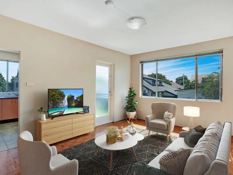 *** MODERN SECOND FLOOR APARTMENT ***