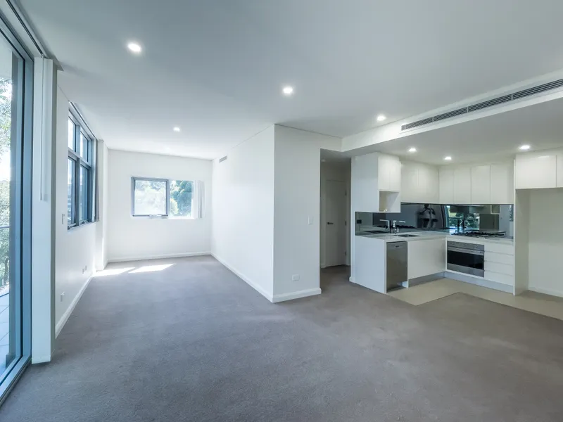 Sunny 1 Bed and Flexi Living Room with 2 Baths