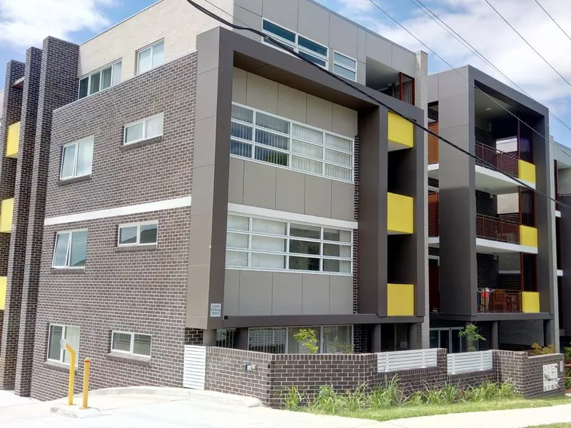 BRAND NEW EXECUTIVE APARTMENT!!