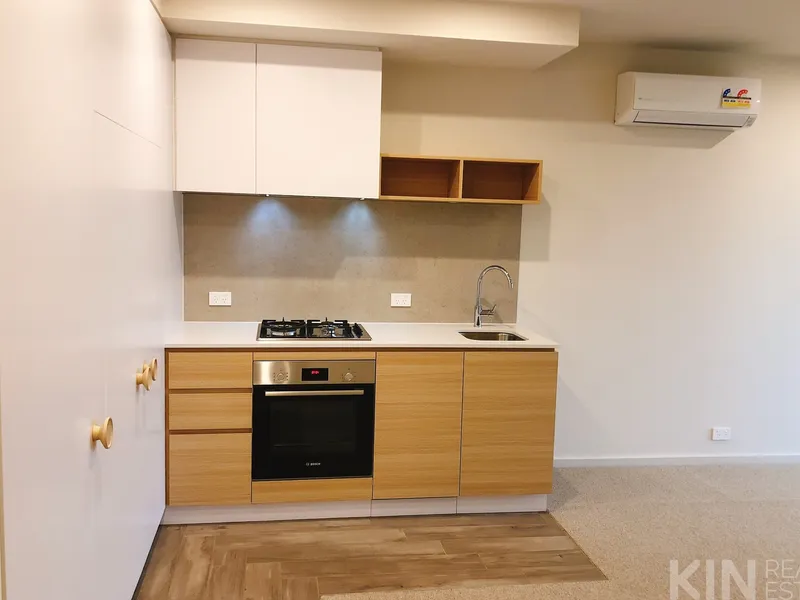 STUNNING TWO BEDROOM APARTMENT FACING RACECOURSE WITH SPACIOUS BALCONY