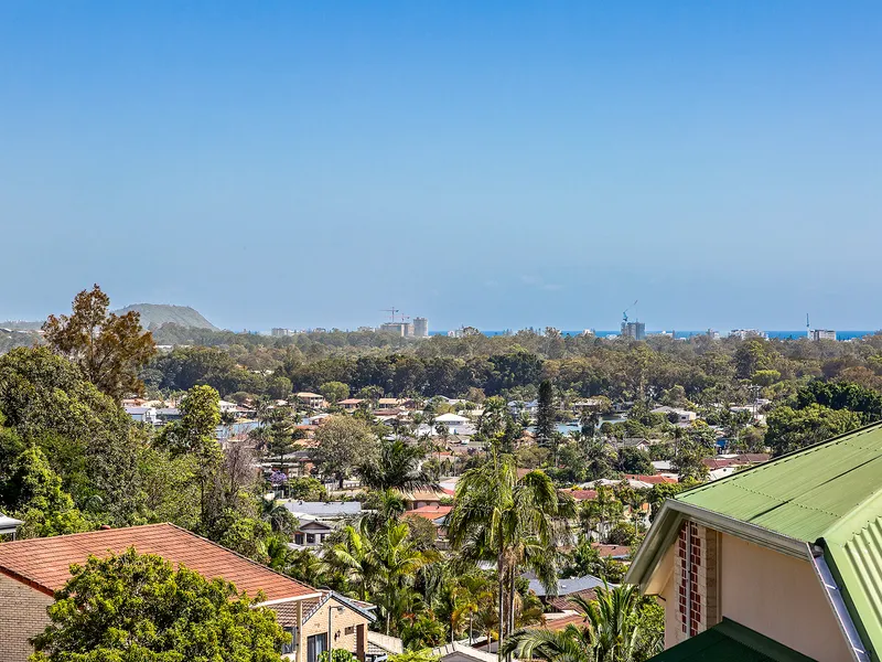TIDY TOWNHOUSE WITH NORTH FACING VIEWS