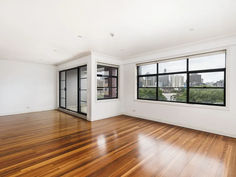 Large apartment in landmark ‘Addison’ building