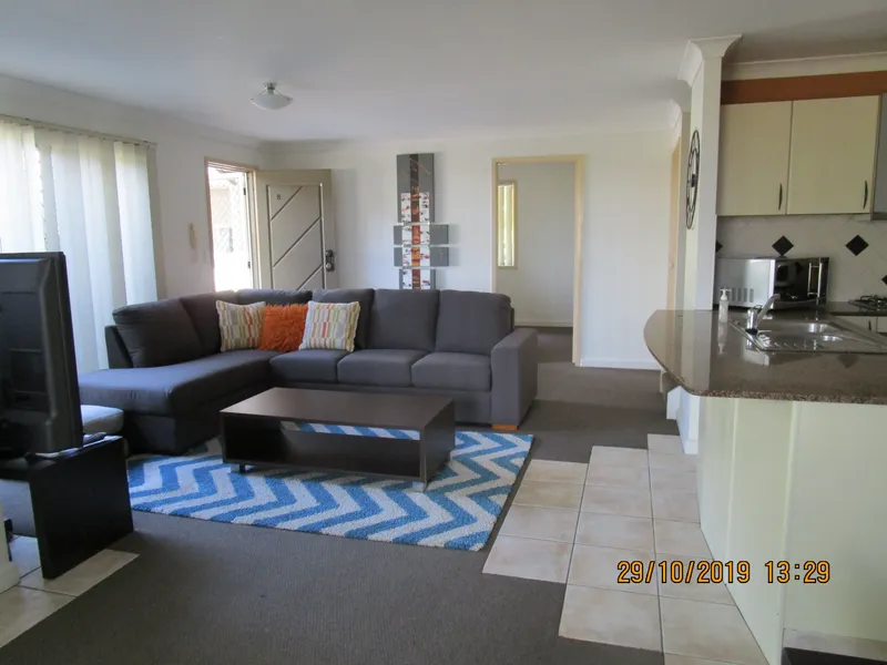 Ashgrove border massive 2 level townhouse 4 bed 3 bath transport at door