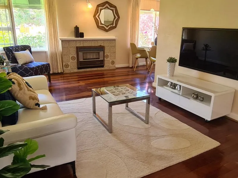 4 BEDROOM HOME 6km FROM THE CBD