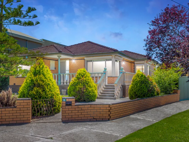 Updated Beauty in Fabulous Location