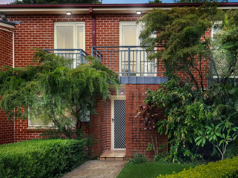 Stunning Townhouse with Ideal North Facing Courtyard