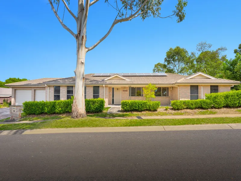 Immaculate Family Living In Prime Location