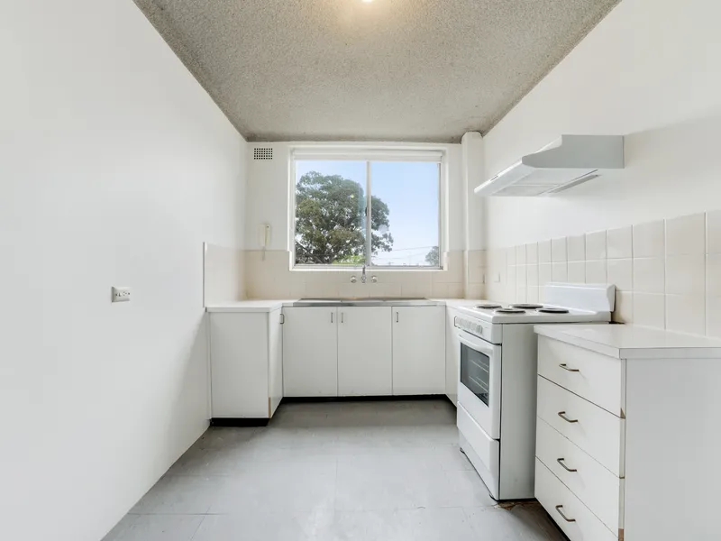 Oversized Bedrooms in Cul-de-sac Location