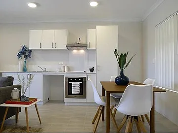 BEAUTIFUL APARTMENT IN EXCELLENT LOCALE. CLOSE TO AMENITIES. MUST SEE!