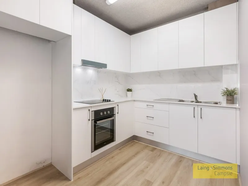 Central Location! 2 Bedroom Apartment
