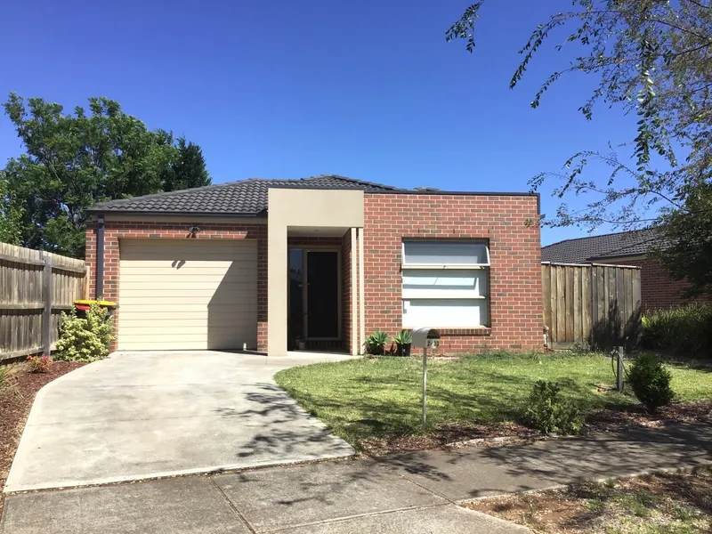 GREAT THREE BEDROOM, TWO BATHROOM UNIT IN LOVELY BROOKFIELD