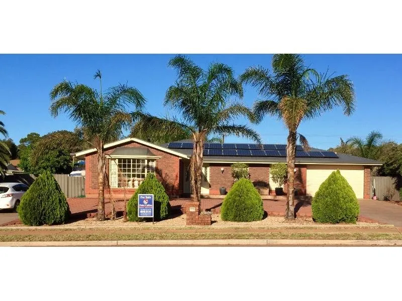 HUGE HOME WITH DETACHED FULLY SERVICED GRANNY FLAT !