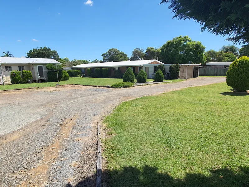 Sprawling Inner Beaudesert 2431 m2 allotment with 5 Flats . Build more or your home site with an income !