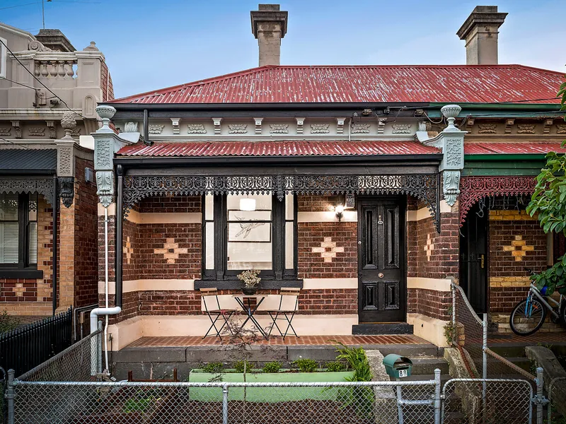 Timeless terrace with exceptional potential
