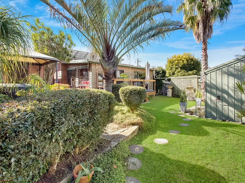 Charming 1960's Cottage On A Large 670m² Block