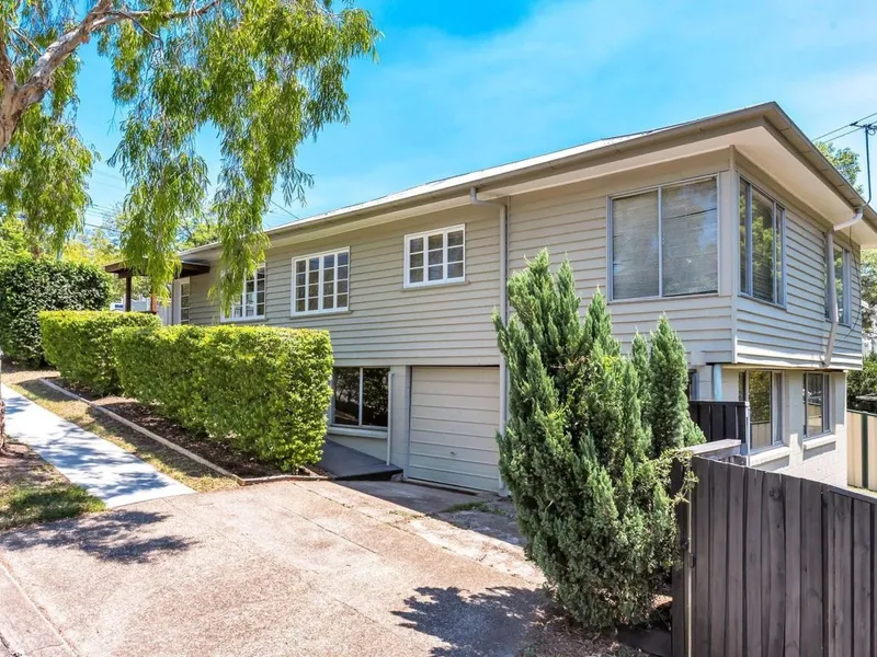 Delightful 3 Bedroom Home in Taringa