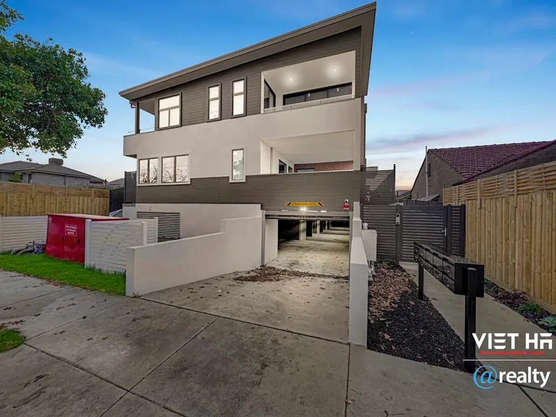 Elevate Your Living: Noble Park Townhouse with 2 Bed, 2 Bath & 2 Ensuites!