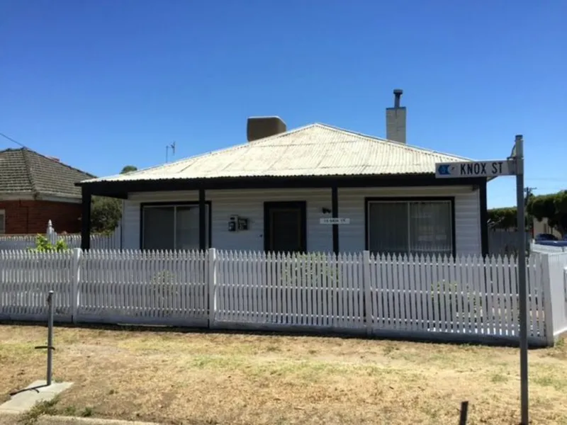 3 Bedroom weatherboard - close to town centre!