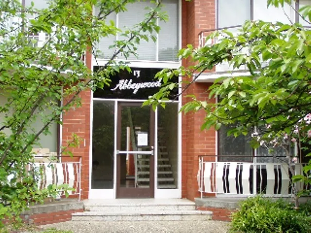 1st Floor 3 bedroom renovated apartment in the heart of Malvern