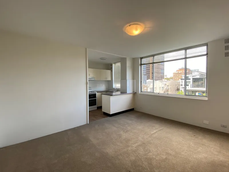 LARGE SIZE BRIGHT STUDIO