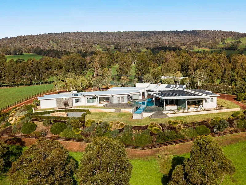 Majestic Residence with Unparalleled Views, Privacy & Luxury only an hour from the city!