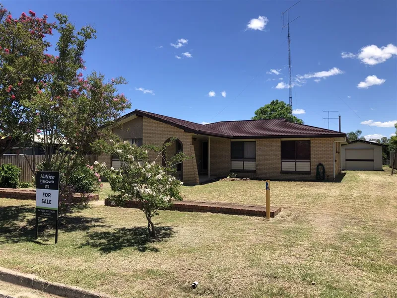 Wandoan lowset brick home.