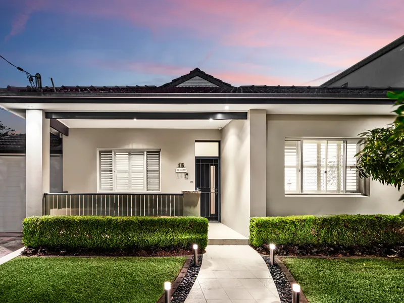 Spacious Entertainer of Style and Convenience 