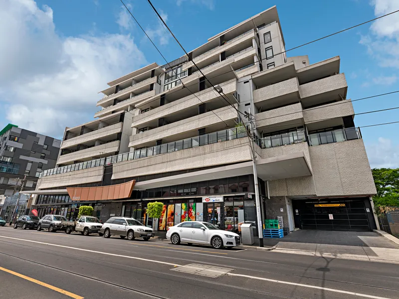 Near new apartment with Brunswick East at your feet 
