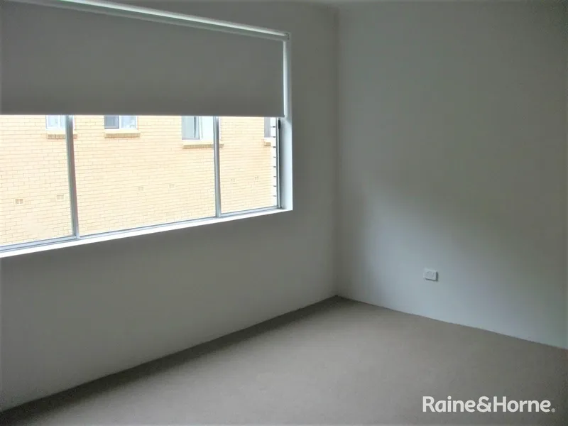 Renovated 2 bedrooms apartment in the heart of Homebush West