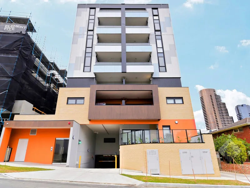 Two-Bedroom Apartment near Box Hill Garden