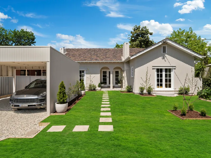 Benalla's own LUX LISTING