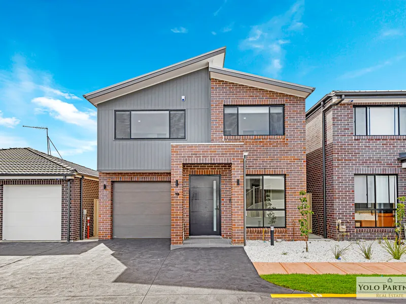 Modern Freestanding Townhouse in the heart of Schofields