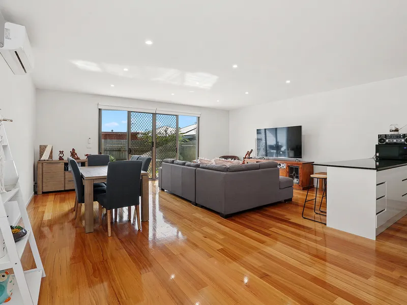 Stylish living in Bell Park Central!