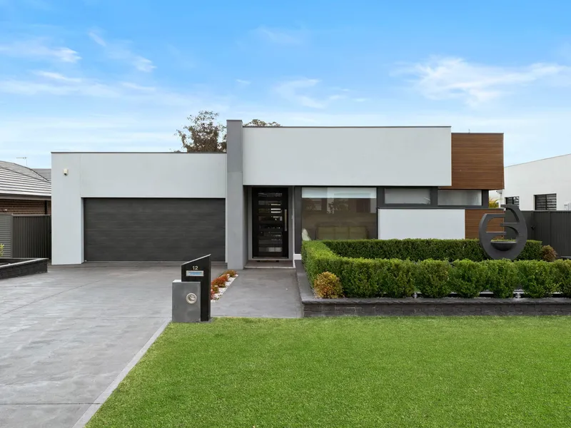 Harrington Grove Contemporary Masterpiece