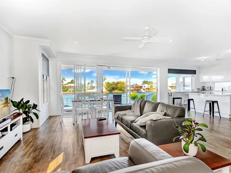 Hamptons Style on the Waterfront!