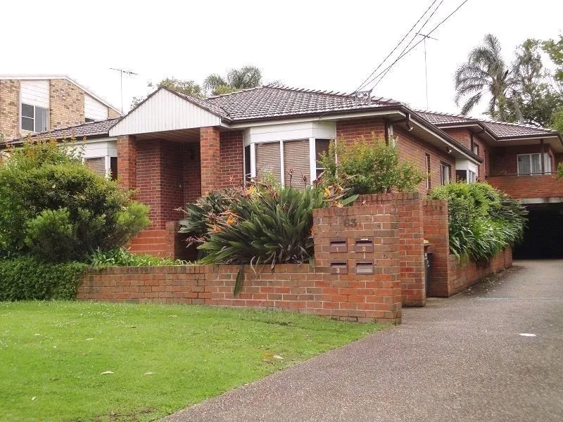This beautiful villa offers a modern interior, a spacious grassed courtyard and a double lock-up garage with internal access.