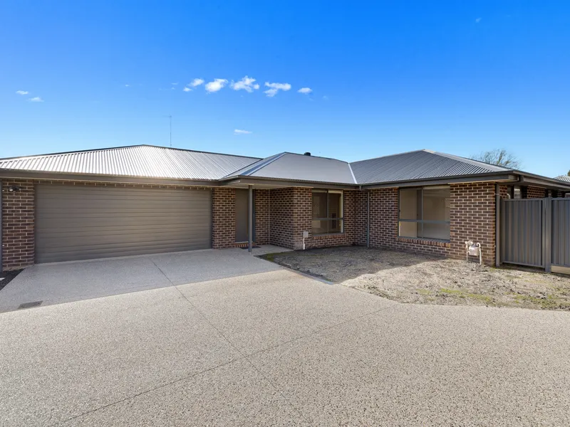 Quality built central townhouse in quiet location!