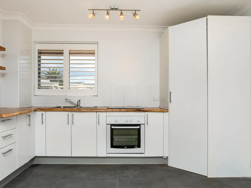 Stylish beachside apartment with beautiful outlook