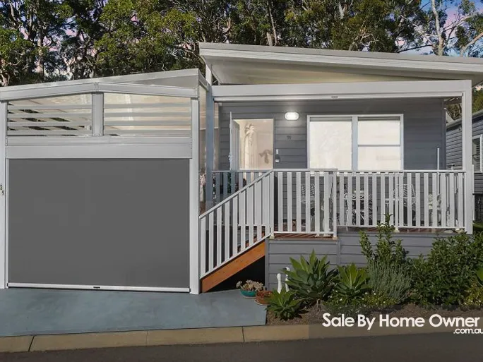 LUXURY LIVING RIGHT ON LAKE MACQUARIE