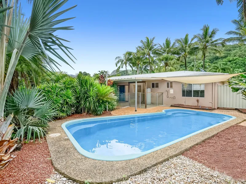 AFFORDABLE FAMILY HOME WITH SWIMMING POOL!