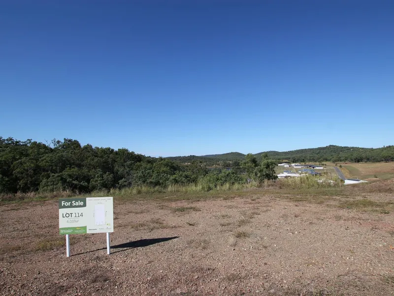 Elevated with views of Keppel Is, Ocean, Lake and Bush