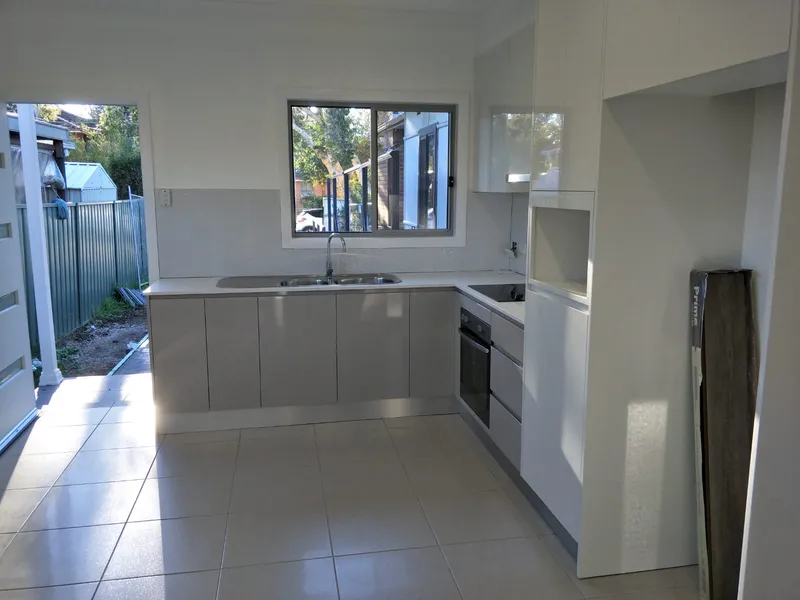 As New 2 Bedrooms Sunny Granny Flat - Beverly Hills