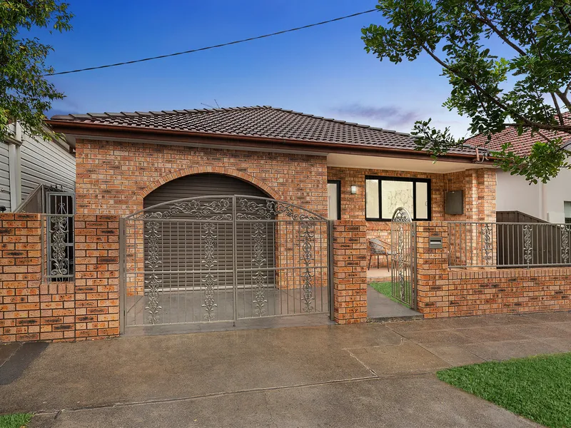 Single Level Freshly Renovated Home in Family Friendly Neighbourhood